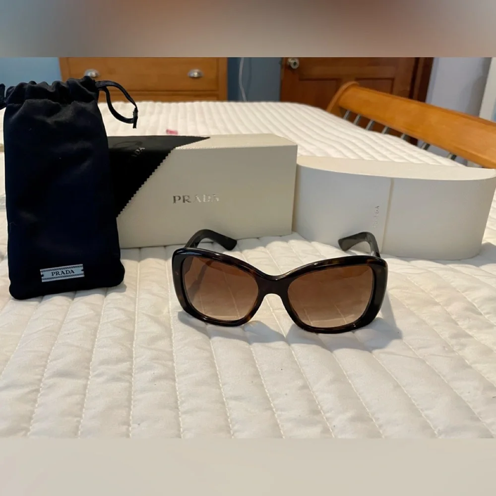 PRADA HERITAGE SUNGLASSES. WORN ONCE!!MOST WANTED STYLE❤️ - Picture 4 of 11